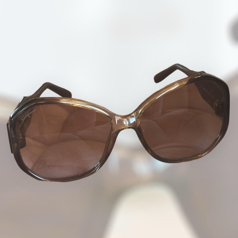 Salvatore Ferragamo Oversized Gradient Sunglasses 100% Authentic In Case + Wipey
